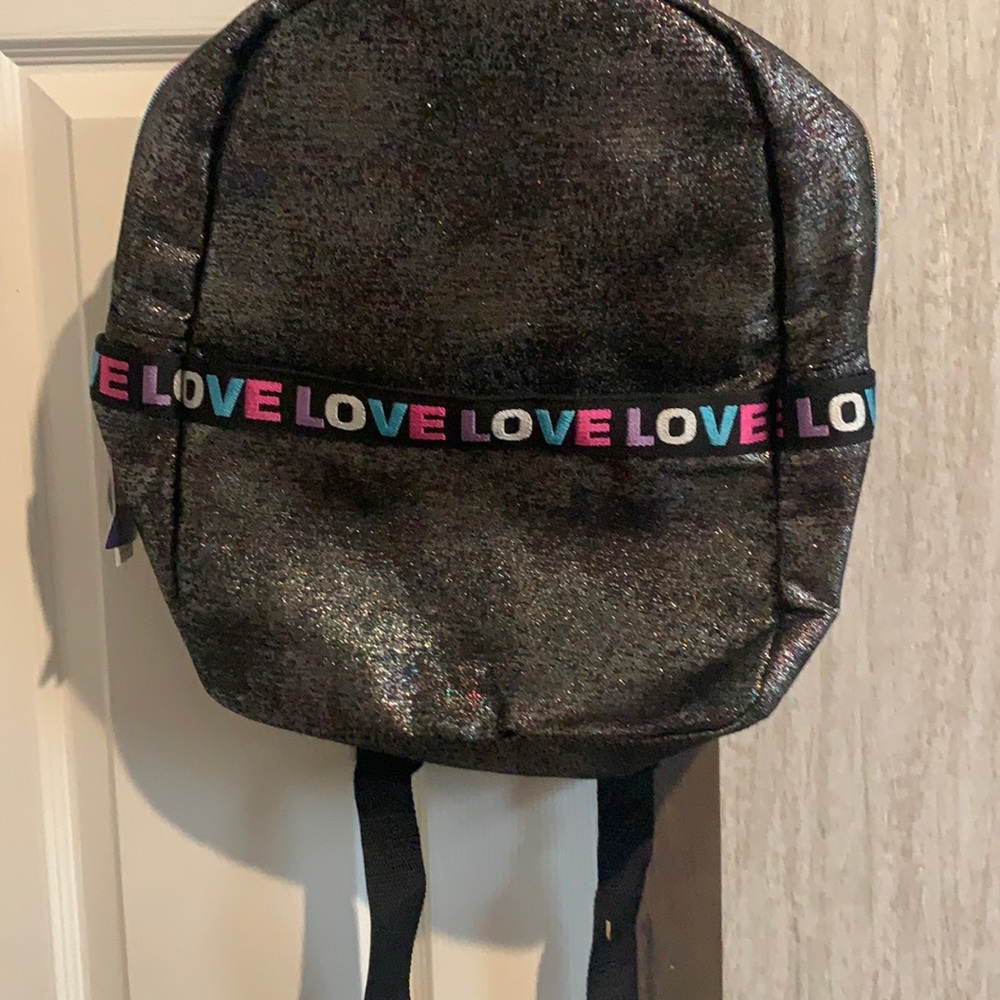 NEW!!! Back pack fits laptop in it